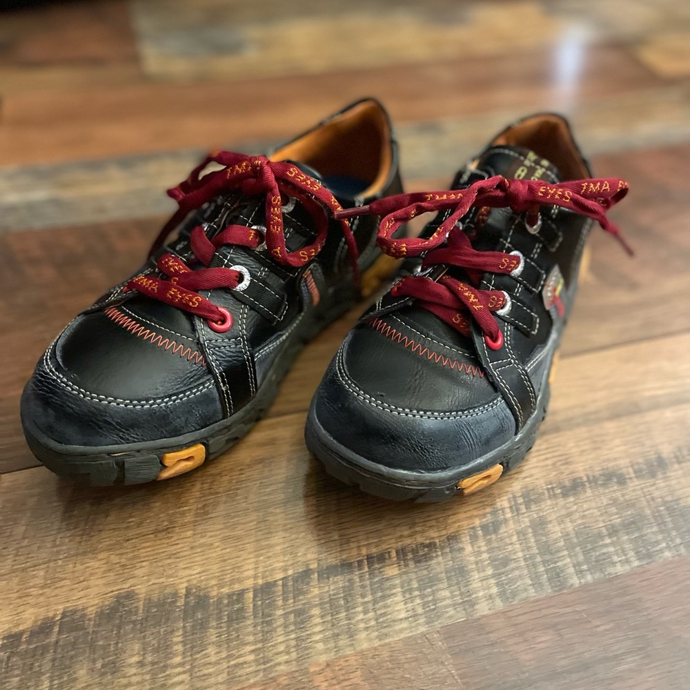 TMA Eyes shoes